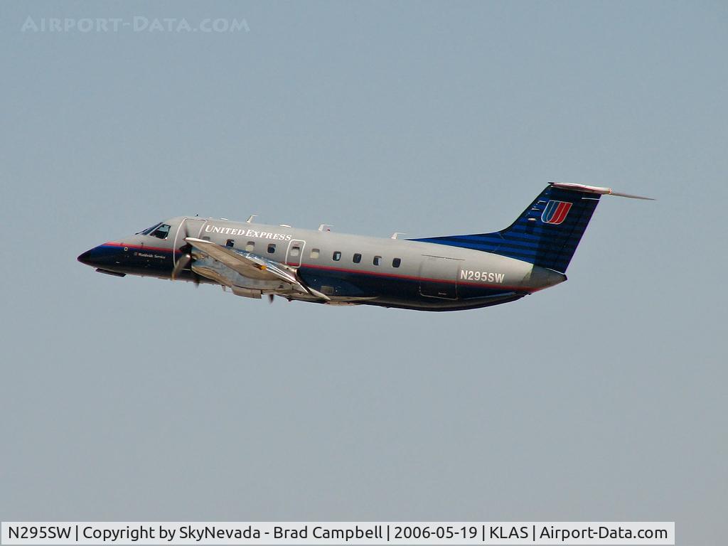 N295SW, 1996 Embraer EMB-120ER Brasilia C/N 120.322, United Airlines - Express / 1996 Embraer EMB-120ER