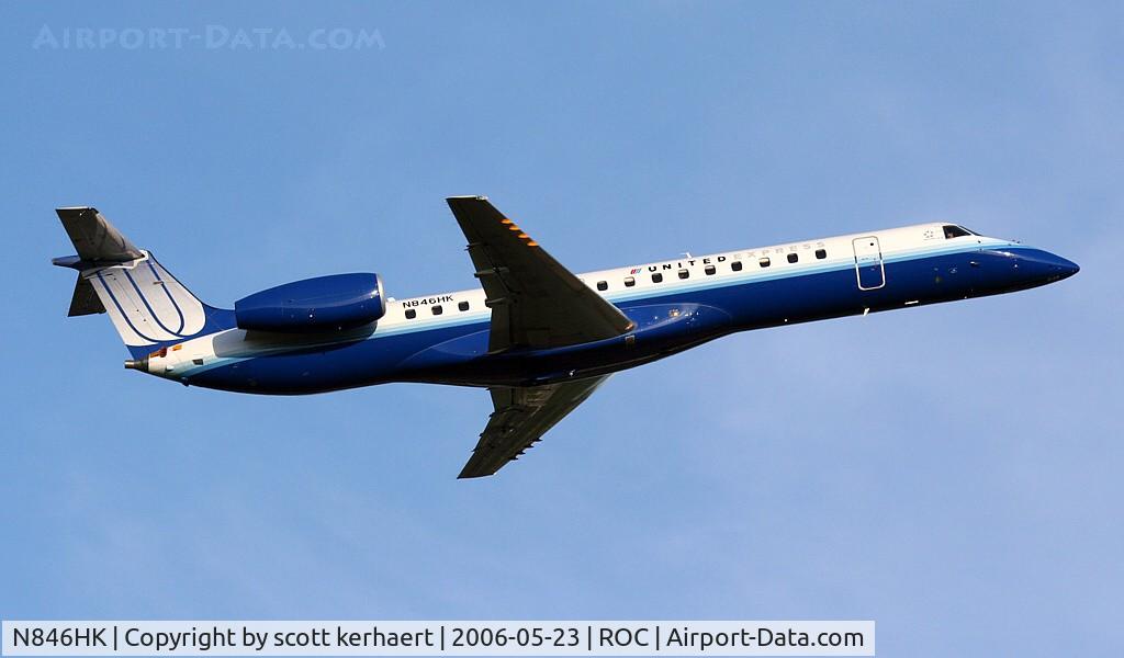 N846HK, 2004 Embraer ERJ-145LR (EMB-145LR) C/N 14500855, departing r/w 22