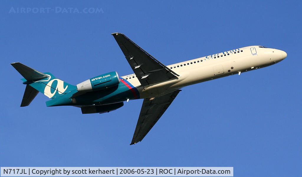 N717JL, 2002 Boeing 717-200 C/N 55042, departing r/w 22