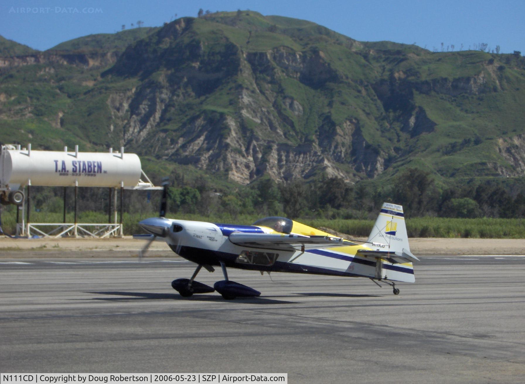 N111CD, 1999 Zivko Edge 540 C/N 0026, 1999 Zivco EDGE 540, Lycoming AEIO-540 330 Hp, taxi from hangar to refuel