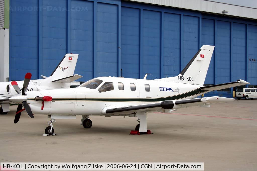 HB-KOL, 2001 Socata TBM-700 C/N 218, visitor