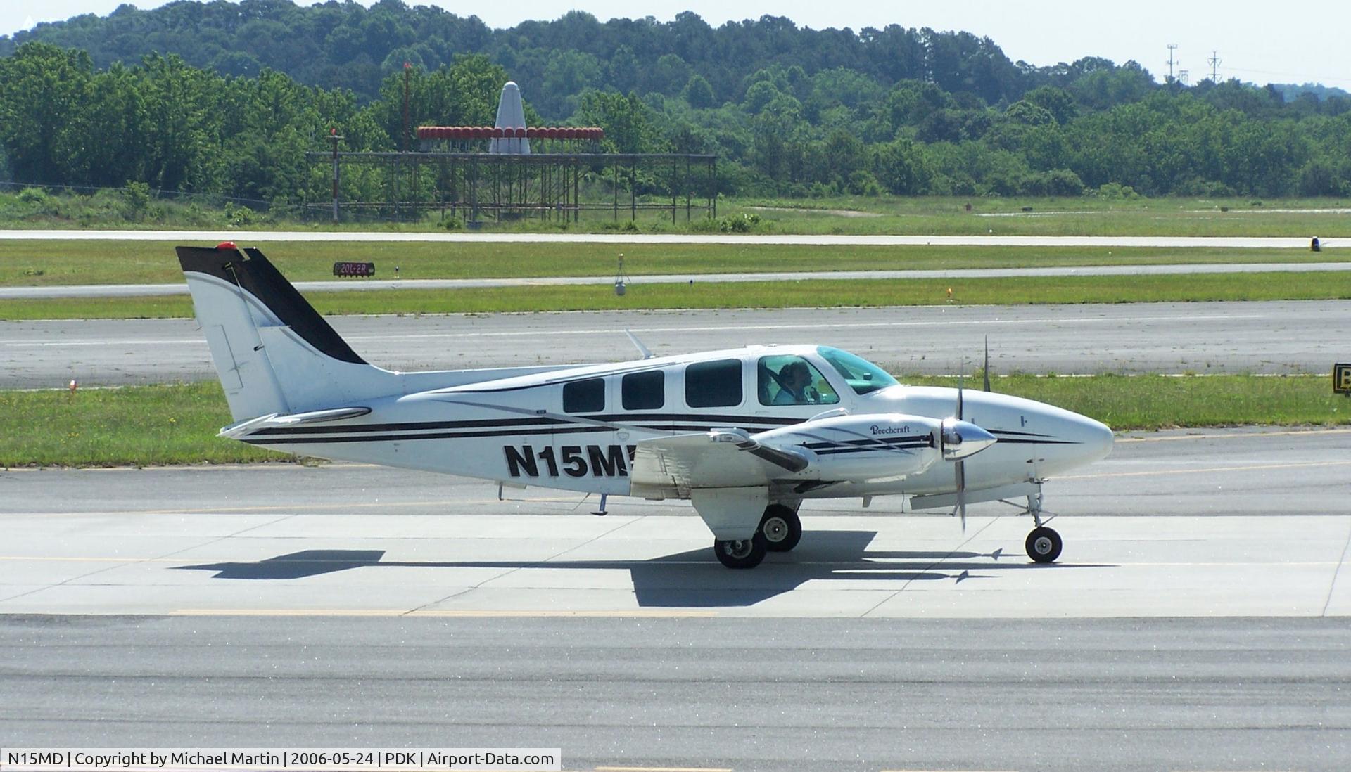 N15MD, 1974 Beech 58 Baron C/N TH-441, Taxing to 2R