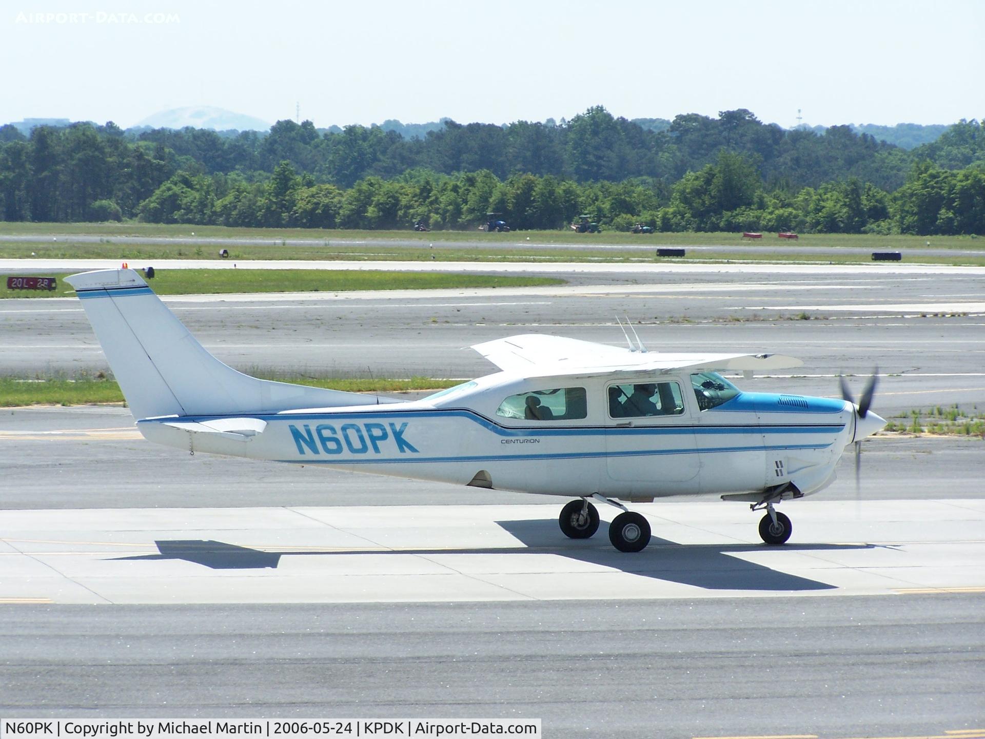 N60PK, 1985 Cessna T210R Turbo Centurion C/N 21064916, Taxing to 2R