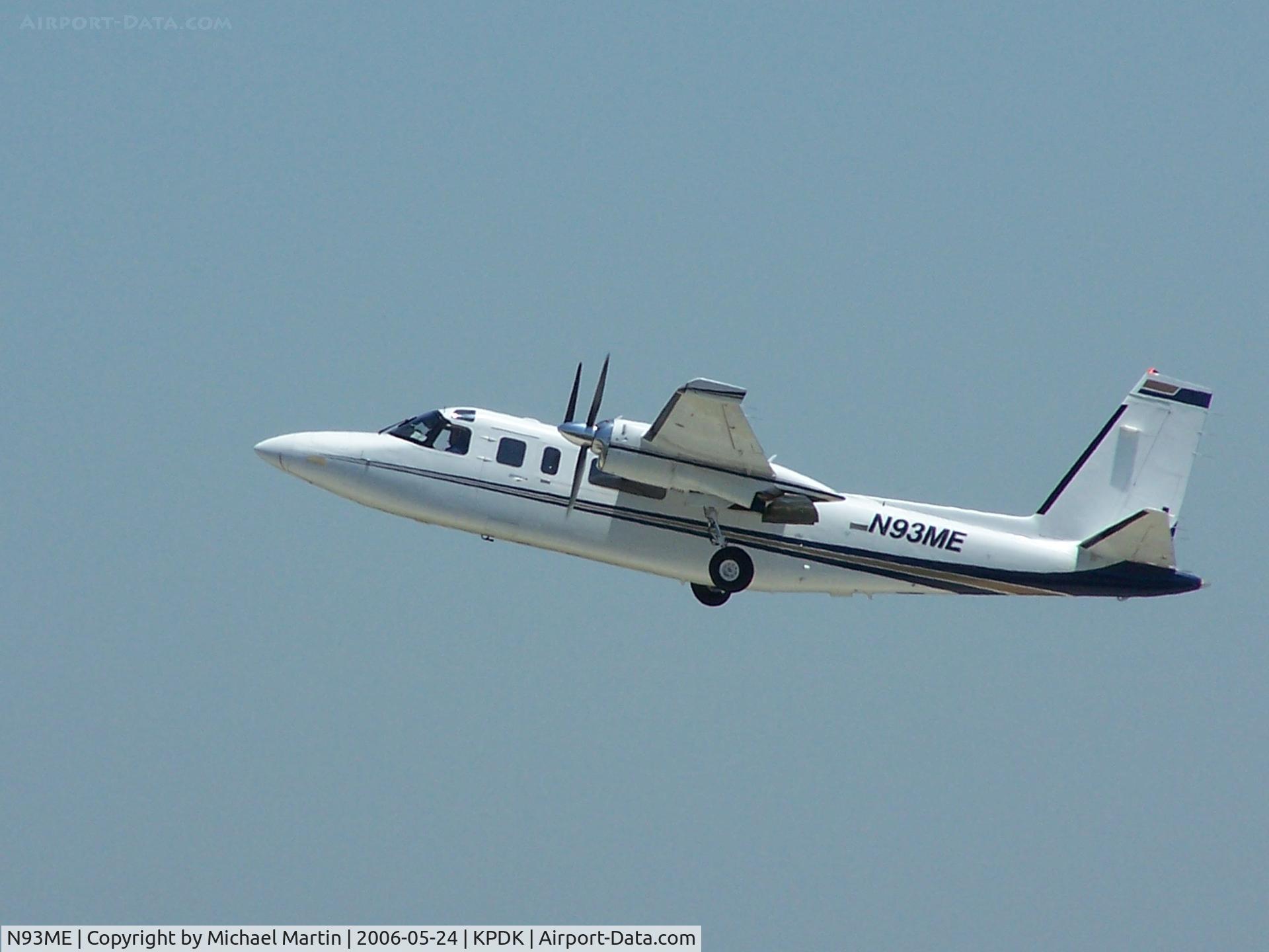 N93ME, 1977 Rockwell International 690B C/N 11414, Departing on 2R enroute to KCUB