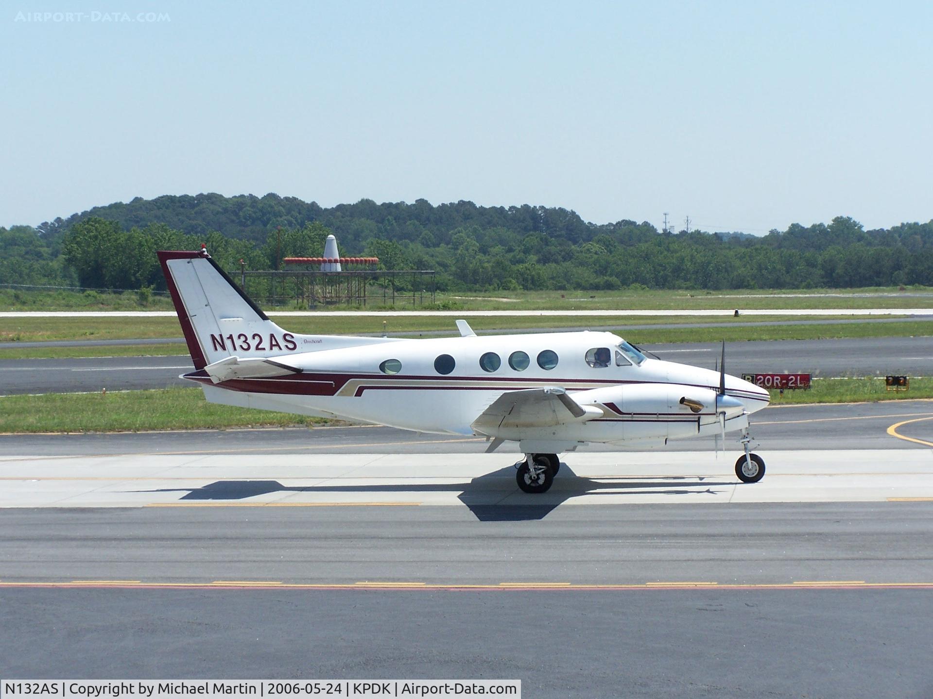 N132AS, 1980 Beech C90 King Air C/N LJ-928, Taxing to 2R