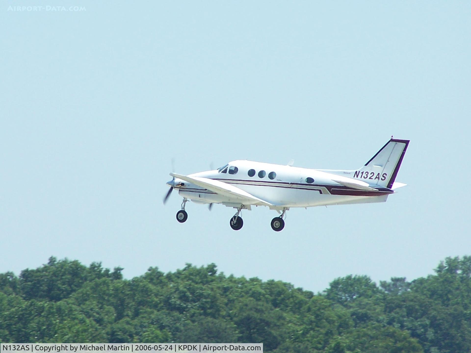 N132AS, 1980 Beech C90 King Air C/N LJ-928, Departing on 2R enroute to KSSI
