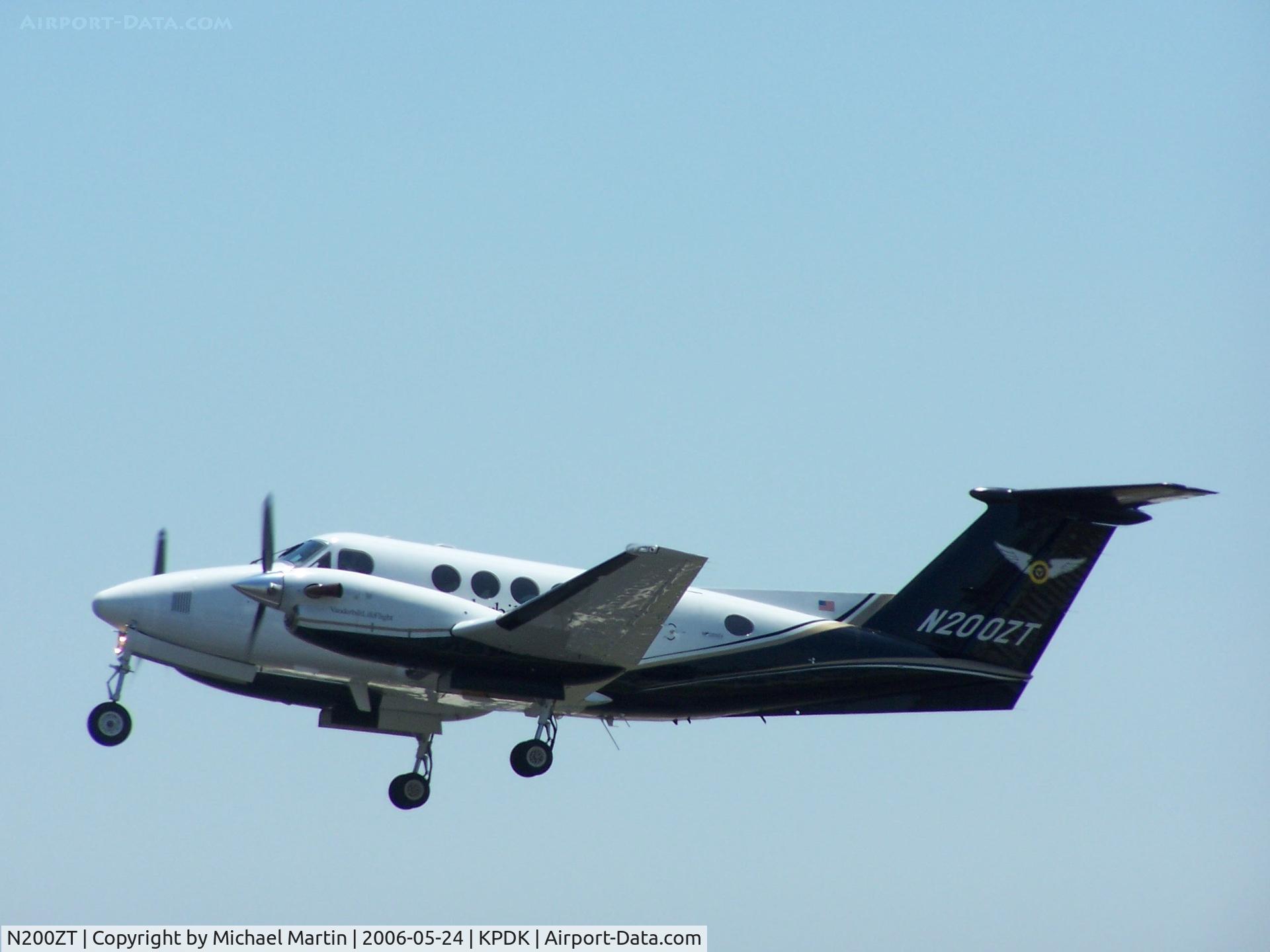 N200ZT, 1991 Beech B200 King Air C/N BB-1393, LifeGuard departing 2R