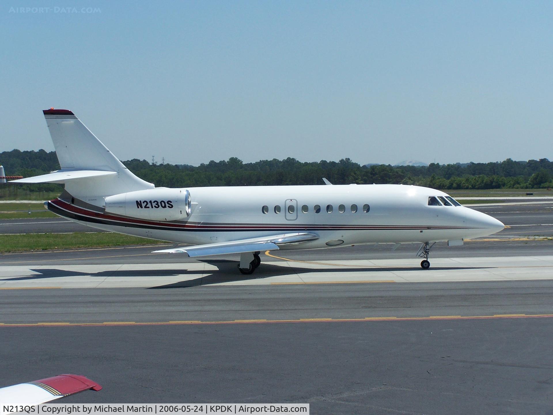 N213QS, 2000 Dassault Falcon 2000 C/N 113, Taxing to 2R