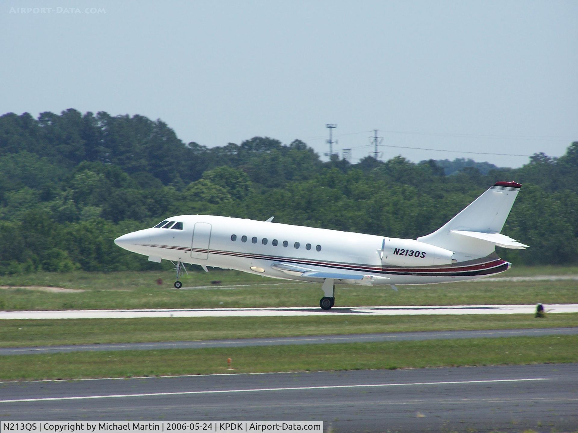 N213QS, 2000 Dassault Falcon 2000 C/N 113, Departing on 2R enroute to KCHS