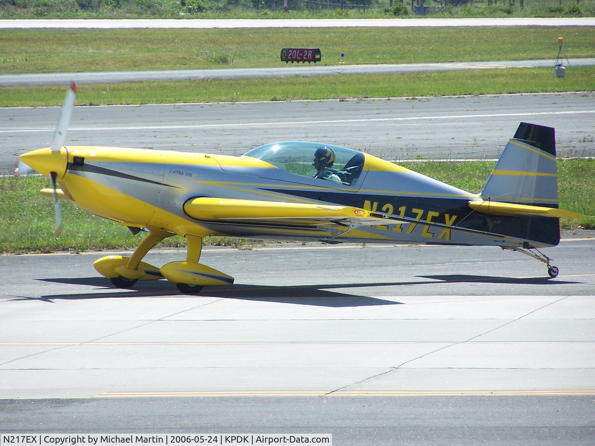 N217EX, 2005 Extra EA-300/L C/N 1217, Taxing to Epps Air Service