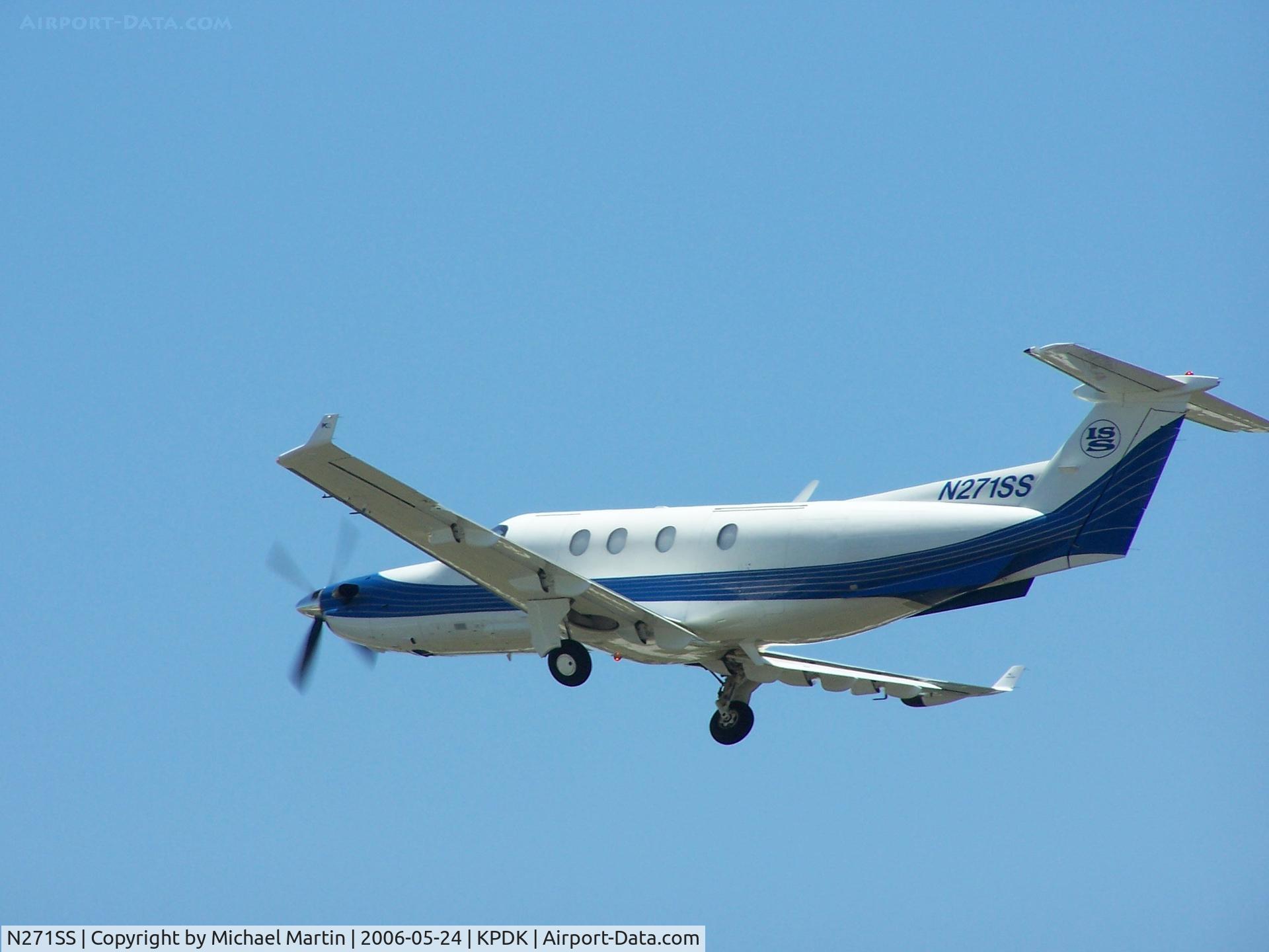 N271SS, 2000 Pilatus PC-12/45 C/N 306, Departing on 2R enroute to 40N