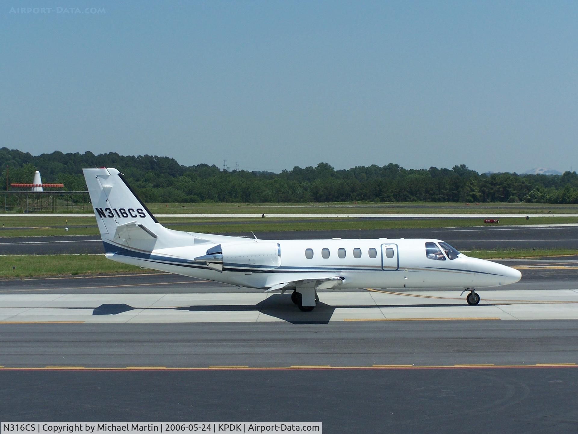 N316CS, 2002 Cessna 550 C/N 550-1010, Taxing to 2R