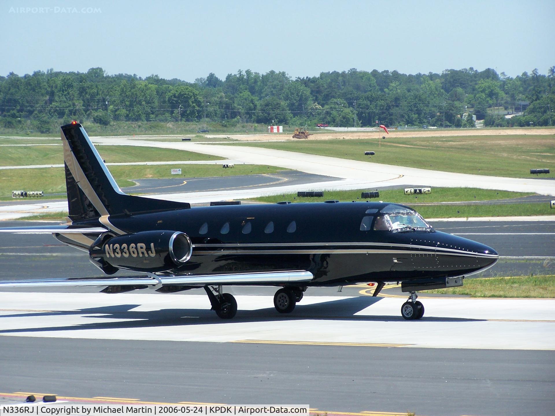 N336RJ, 1979 Rockwell International NA-265-65 Sabreliner 65 C/N 465-10, Taxing to 2R