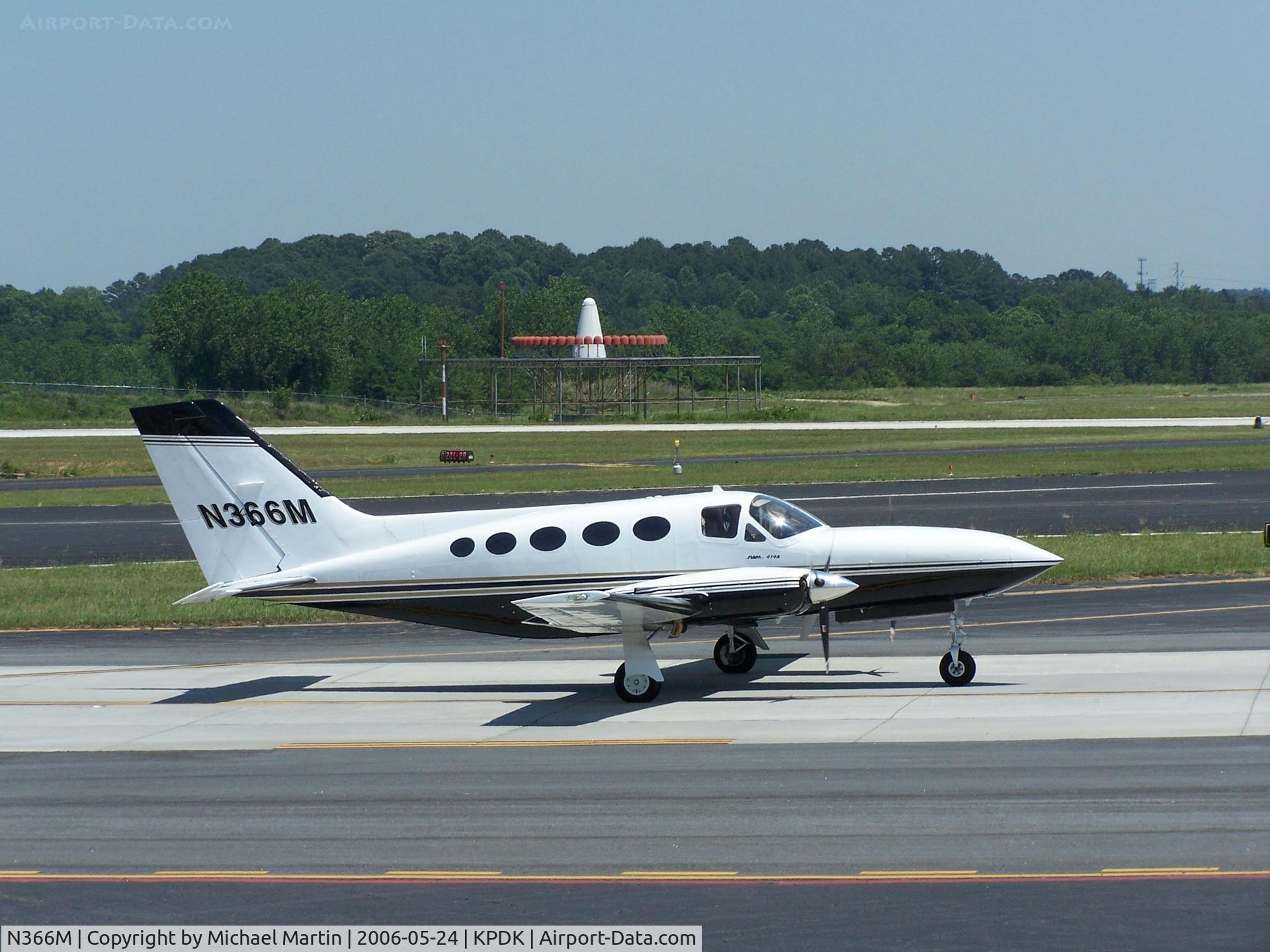 N366M, Cessna 414A Chancellor C/N 414A0026, Taxing to Mercury Air Center