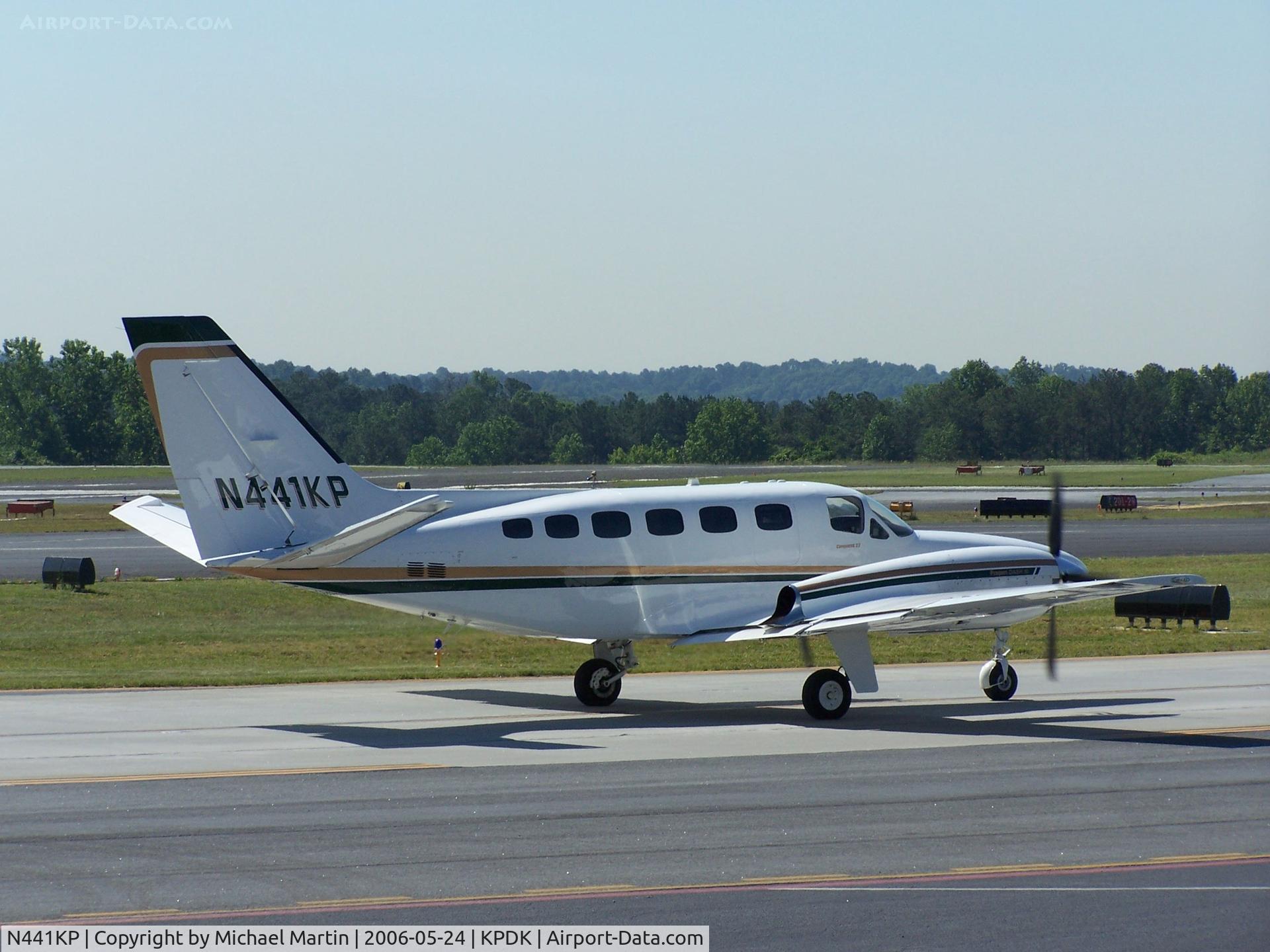 N441KP, 1978 Cessna 441 C/N 4410062, Taxing to Runway 2R