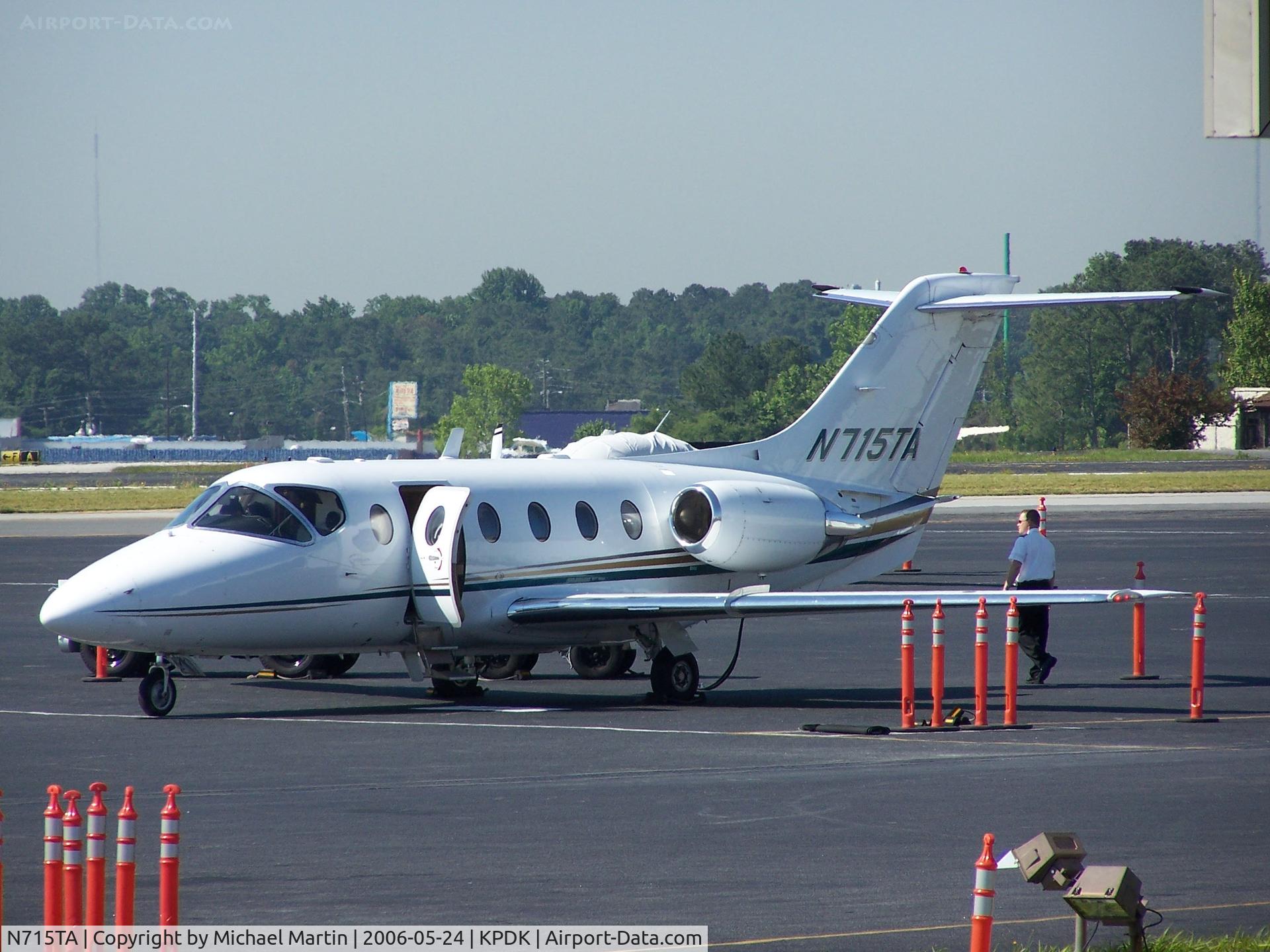 N715TA, 1998 Beech 400A Beechjet C/N RK-189, Being Pre-Flighted @ Mercury Air Center