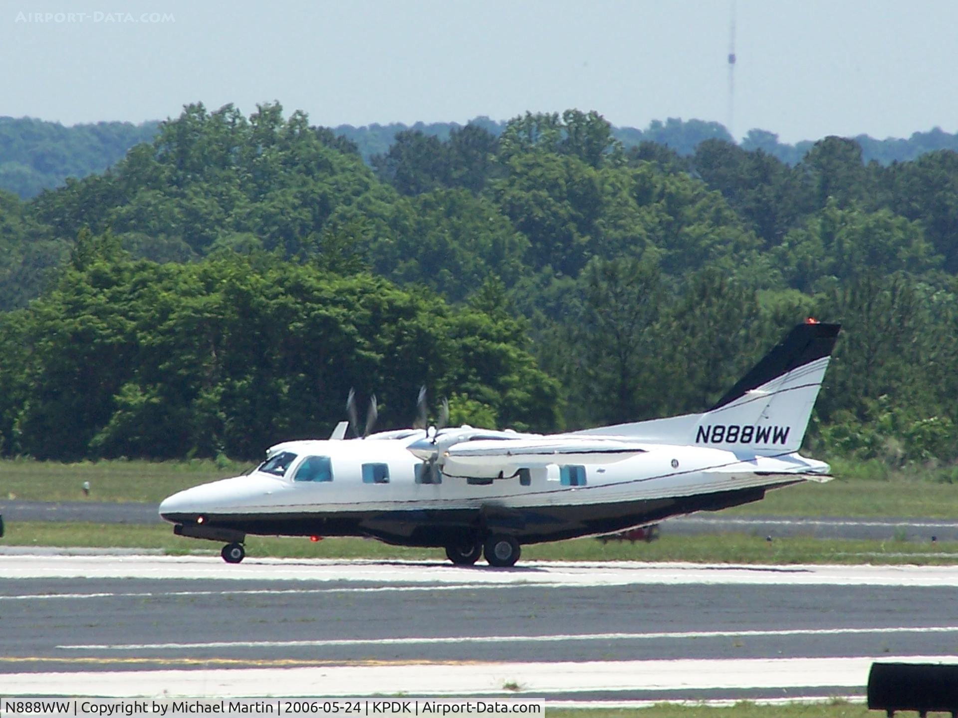 N888WW, 1980 Mitsubishi MU-2B-60 Marquise C/N 791 S.A., Landing 2R