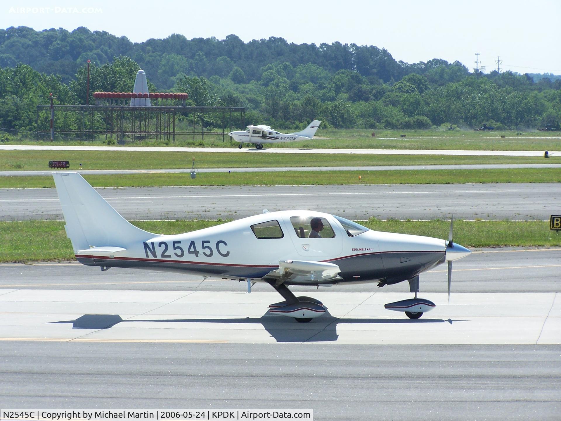 N2545C, Columbia Aircraft Mfg LC42-550FG C/N Not found N2545C, Taxing to Runway 2R