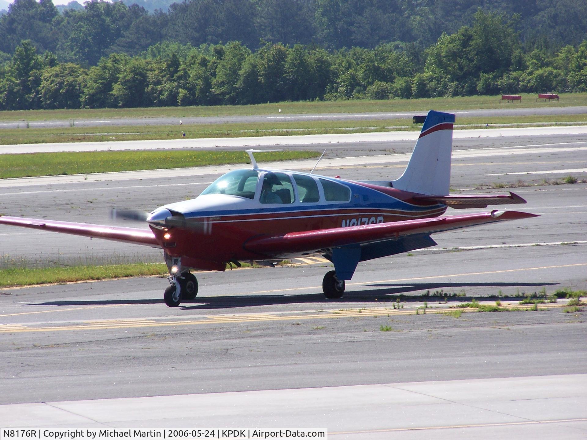 N8176R, 1974 Beech F33C Bonanza C/N CJ-53, Taxing back from flight