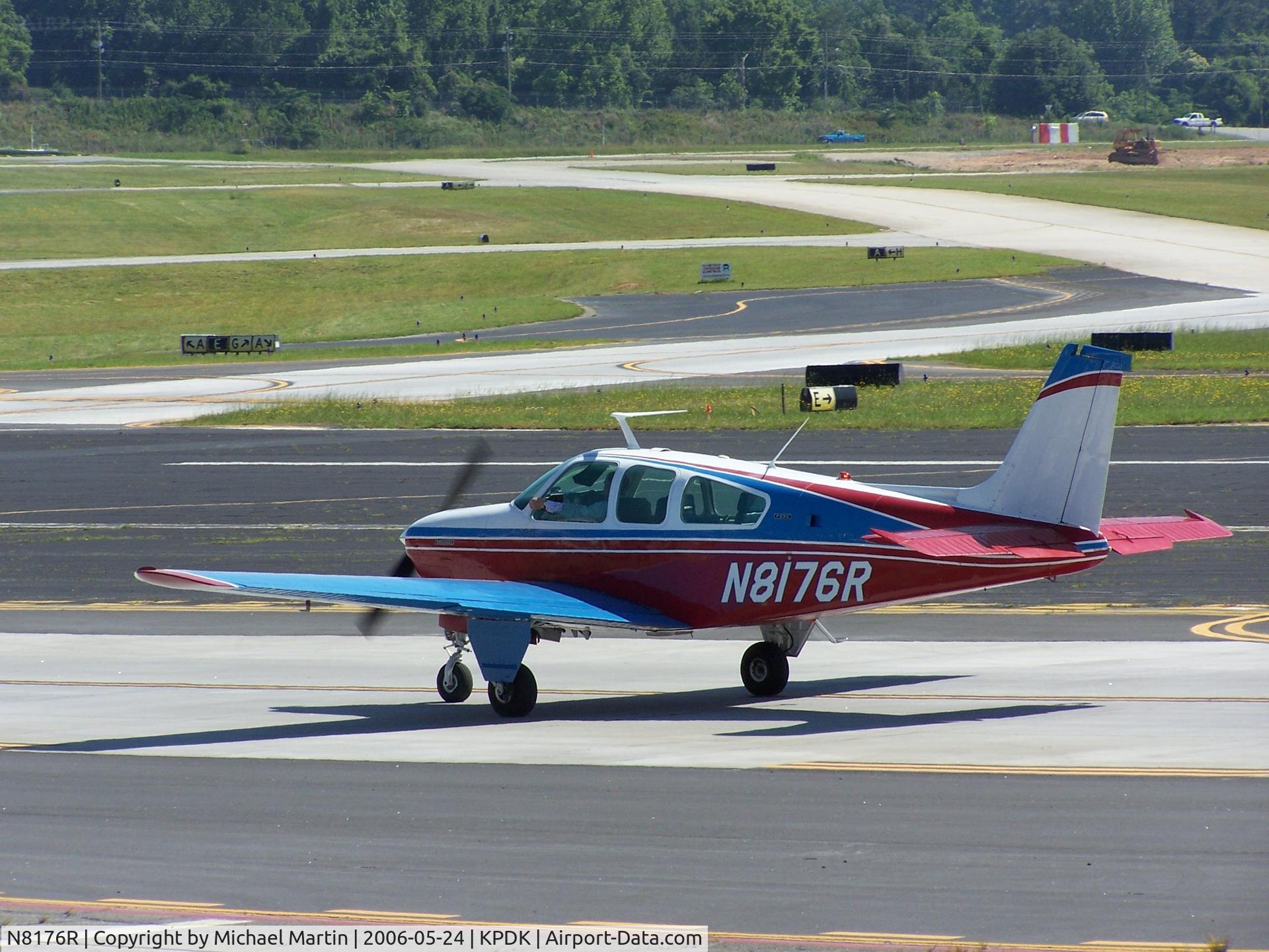 N8176R, 1974 Beech F33C Bonanza C/N CJ-53, Taxing to hanger