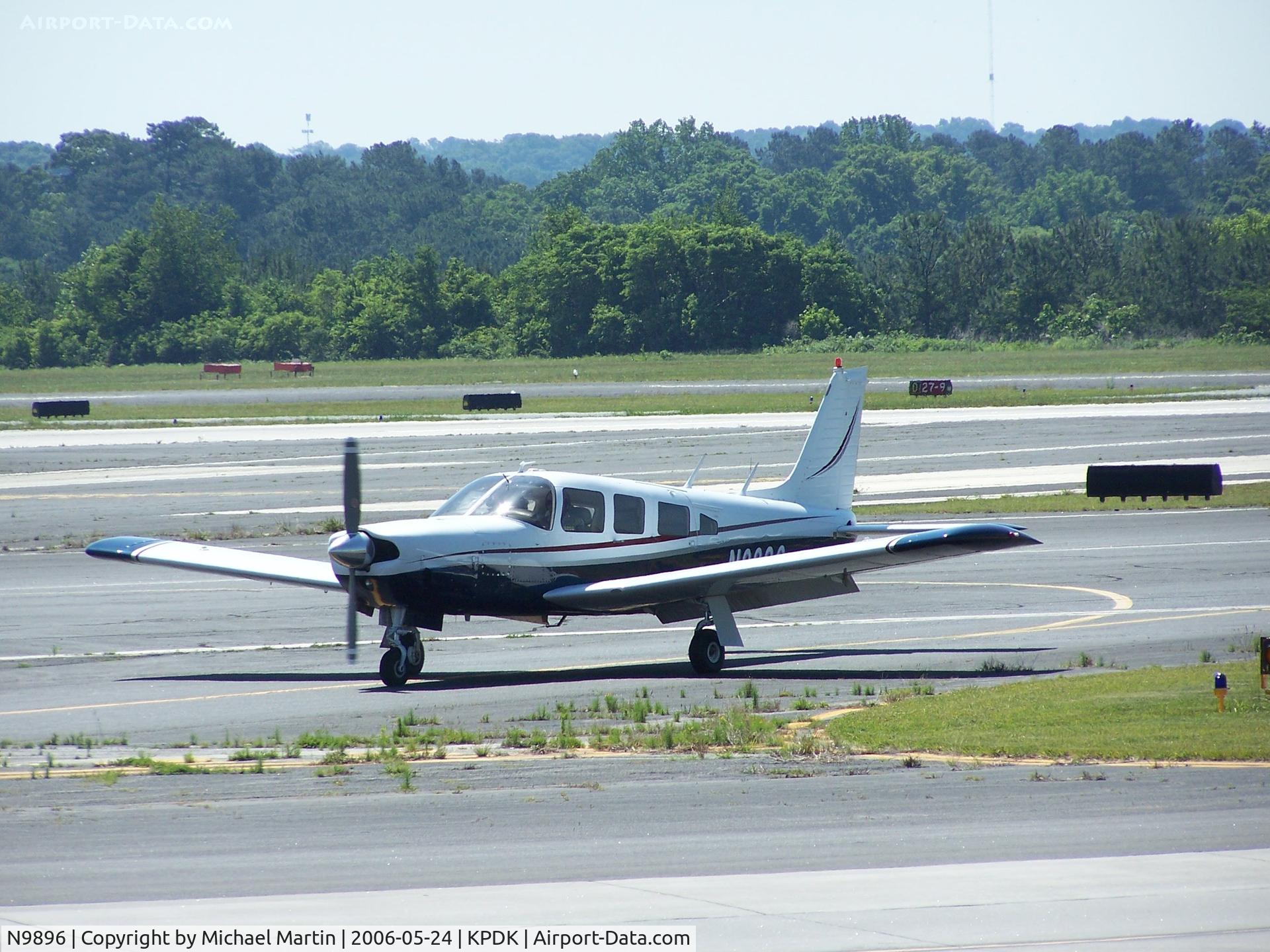 N9896, 1976 Piper PA-32R-300 Cherokee Lance C/N 32R-7680184, Taxing to Signature Air