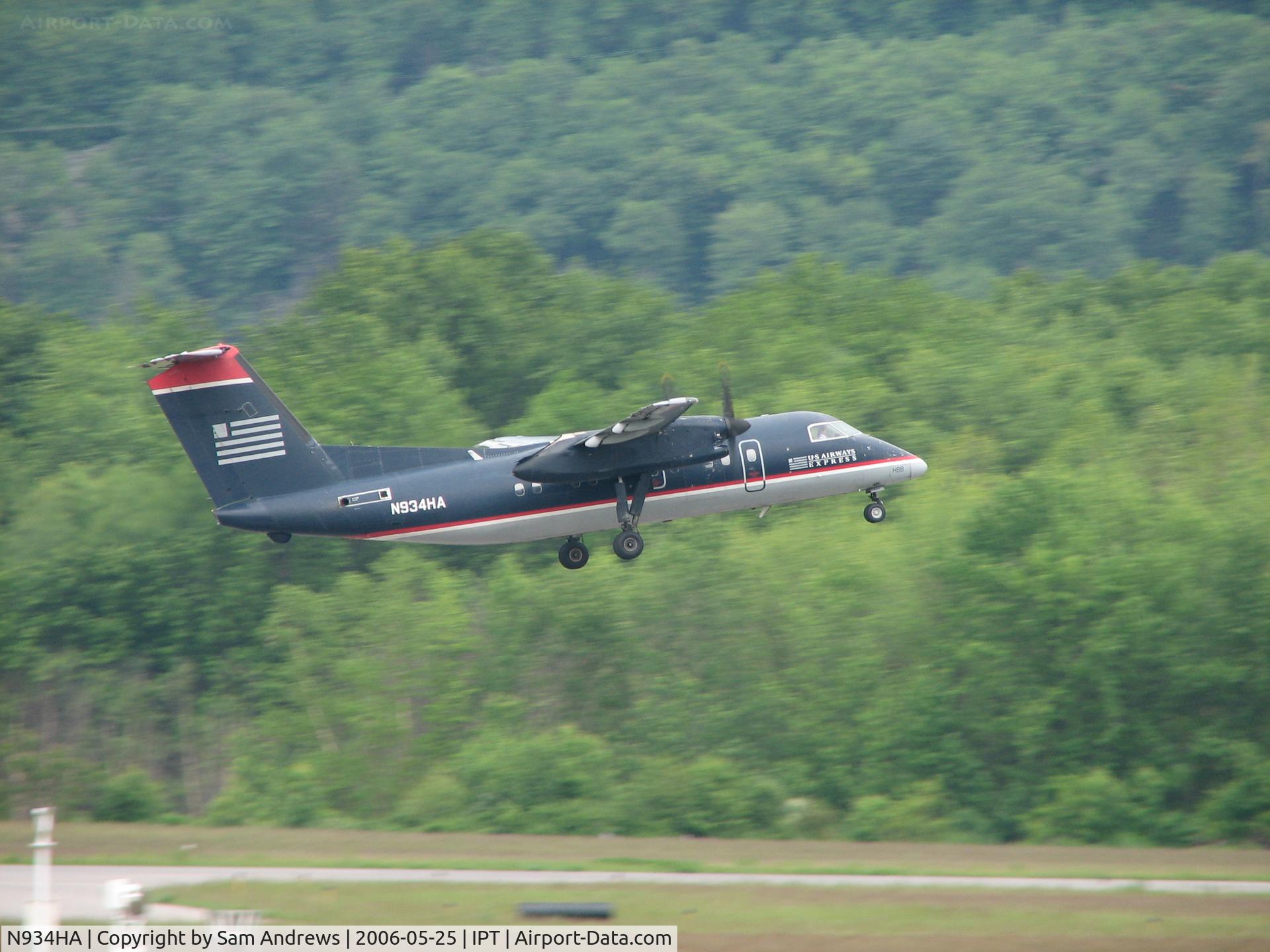 N934HA, De Havilland Canada DHC-8-102 Dash 8 C/N 139, Just off rwy 27 on their way to Philly