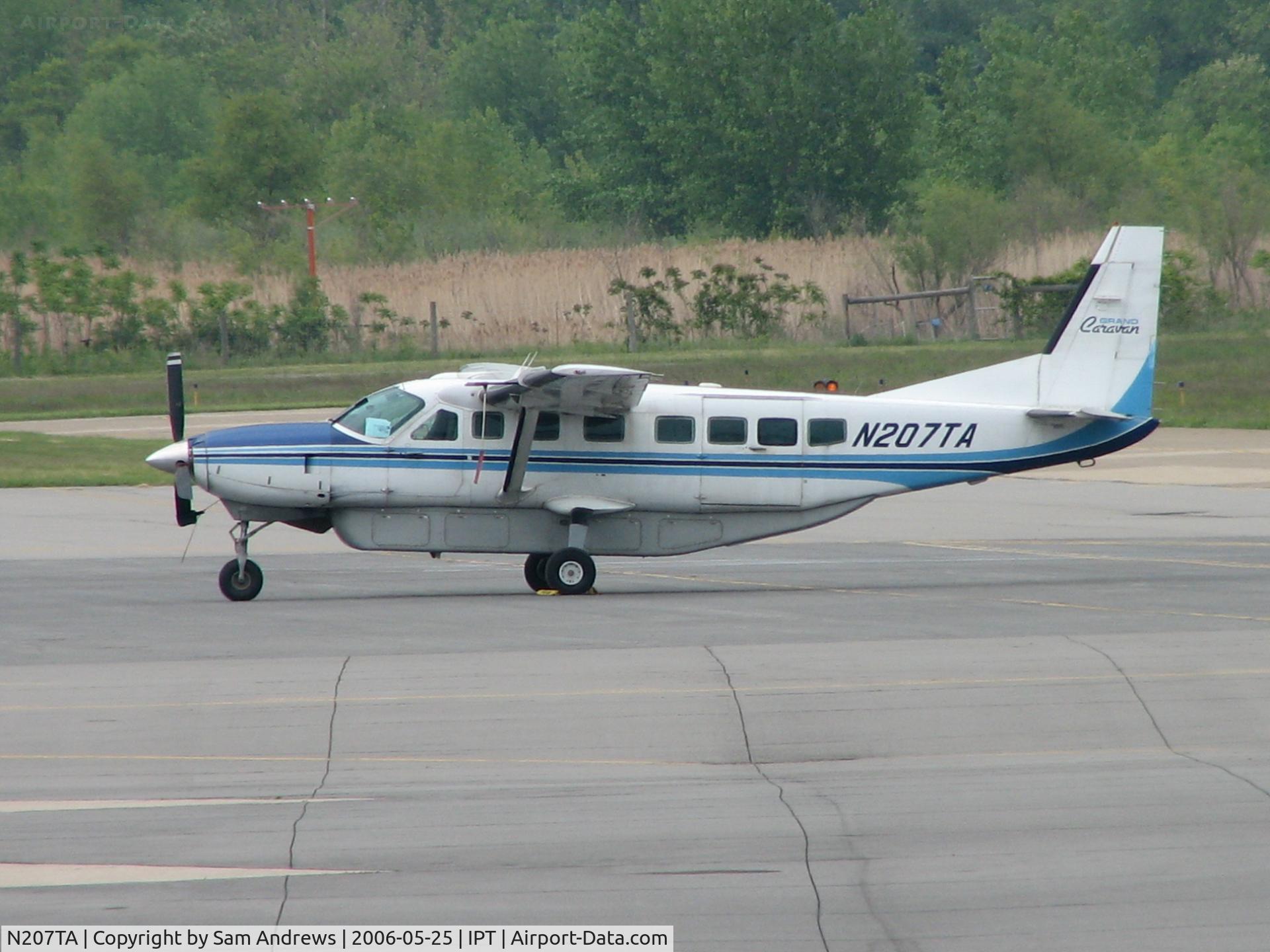 N207TA, Tecnam P-2002 Sierra C/N 433, Sitting alone under the tower awaiting its evening flight to Harrisburg