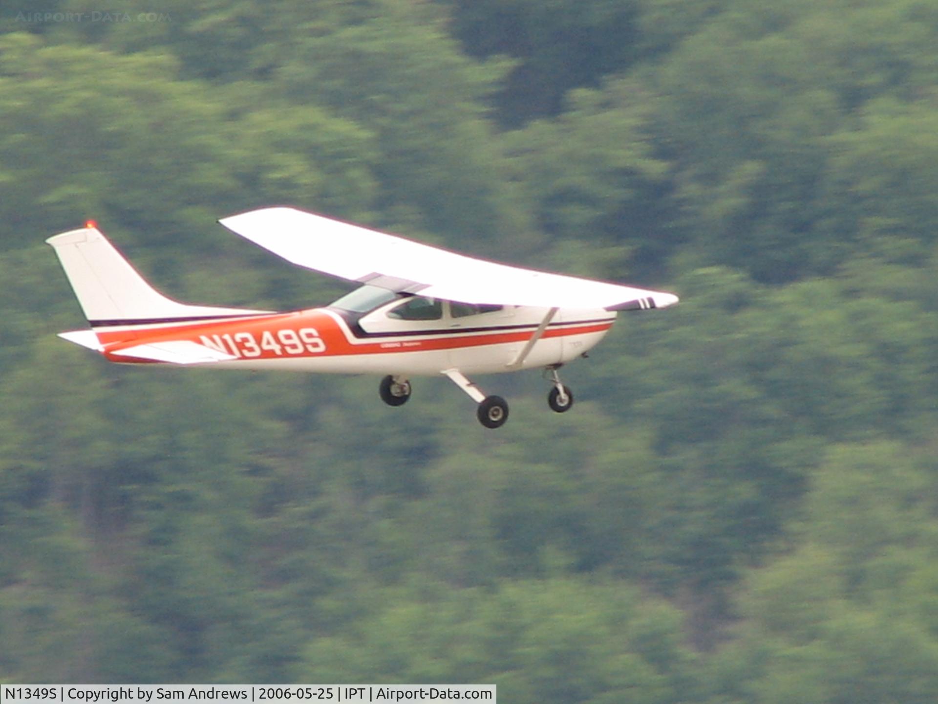 N1349S, 1976 Cessna 182P Skylane C/N 18264912, Just took off for points unknown