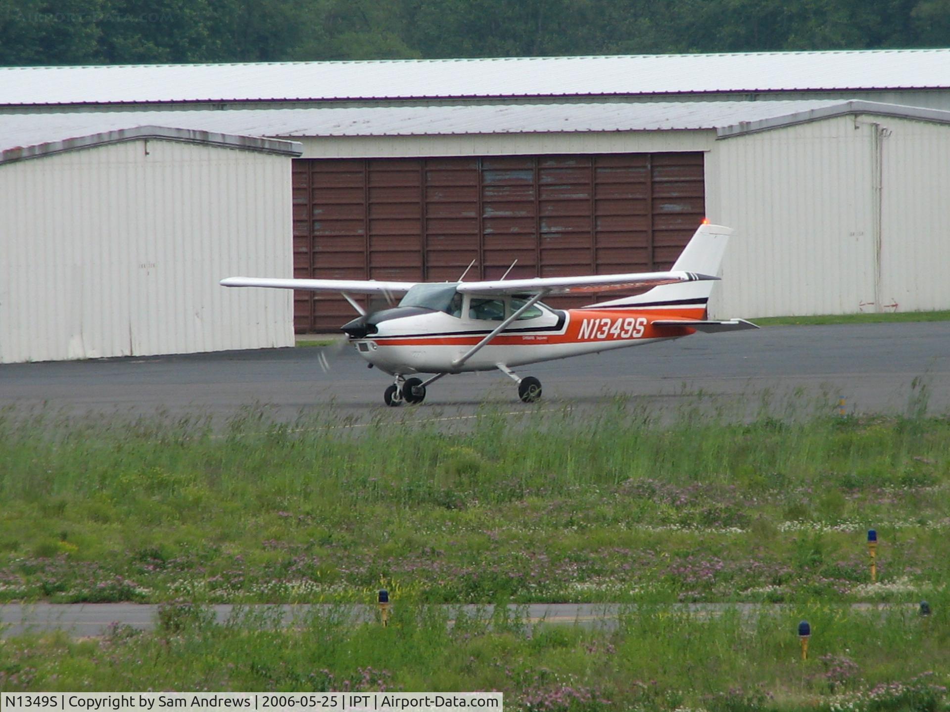 N1349S, 1976 Cessna 182P Skylane C/N 18264912, Taxiing out from the West GA ramp