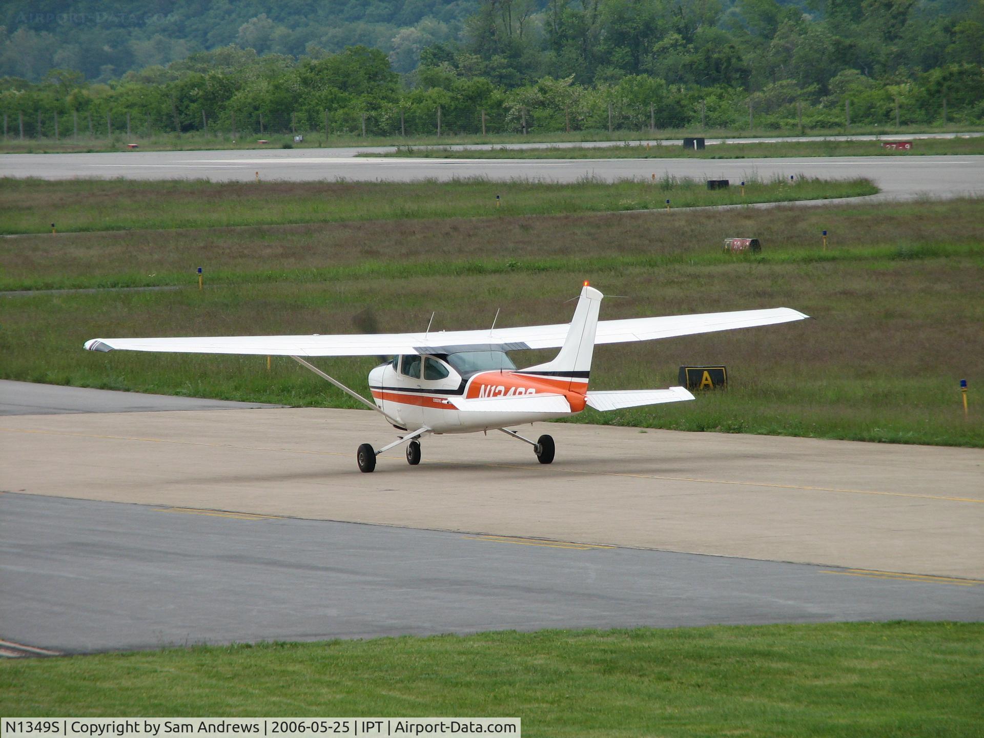 N1349S, 1976 Cessna 182P Skylane C/N 18264912, from the rear