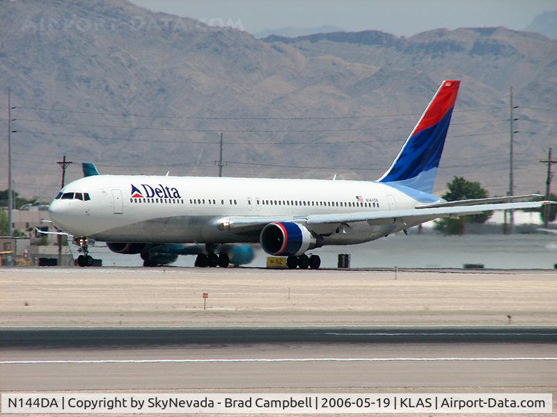 N144DA, 1999 Boeing 767-332 C/N 27584, Delta Airlines / 1999 Boeing 767-332