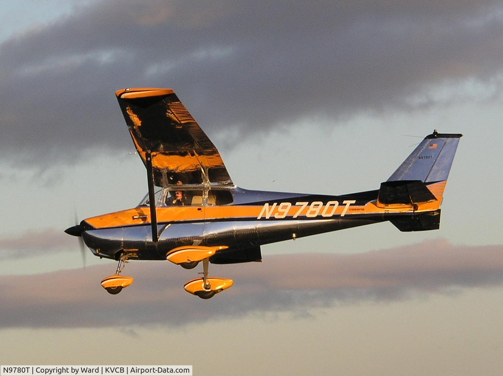 N9780T, 1960 Cessna 172A C/N 47580, High Right