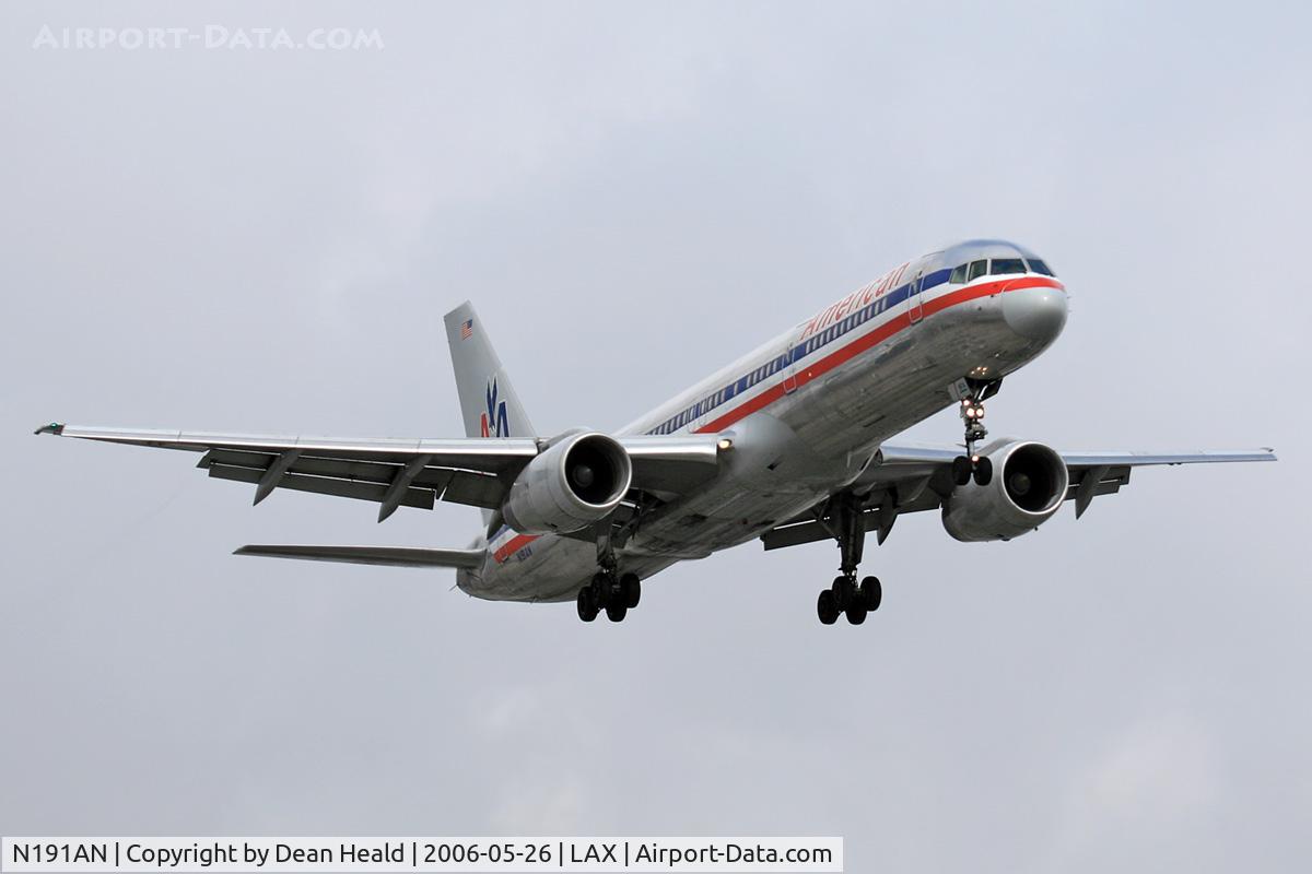 N191AN, 2001 Boeing 757-223 C/N 32385, American Airlines N191AN (FLT AAL2453) from Dallas Fort Worth Int'l (KDFW) on final approach to RWY 24R.