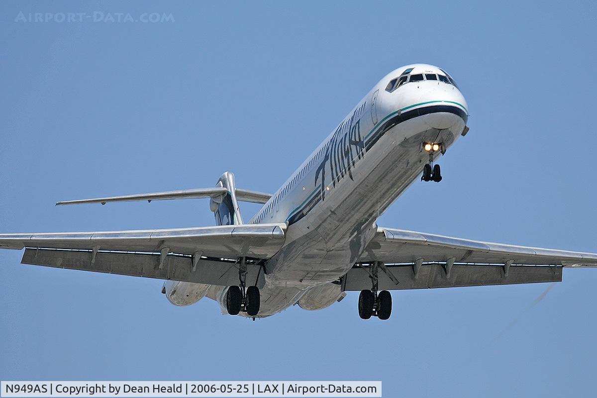 N949AS, 1990 McDonnell Douglas MD-83 (DC-9-83) C/N 53022, Alaska Airlines N949AS (FLT ASA524) from Seattle Tacoma Int'l (KSEA) on final approach to RWY 24R.