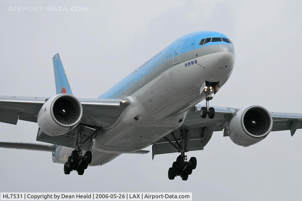 HL7531, 1997 Boeing 777-2B5/ER C/N 27946, Korean Air HL7531 on final approach to LAX RWY 24R.
