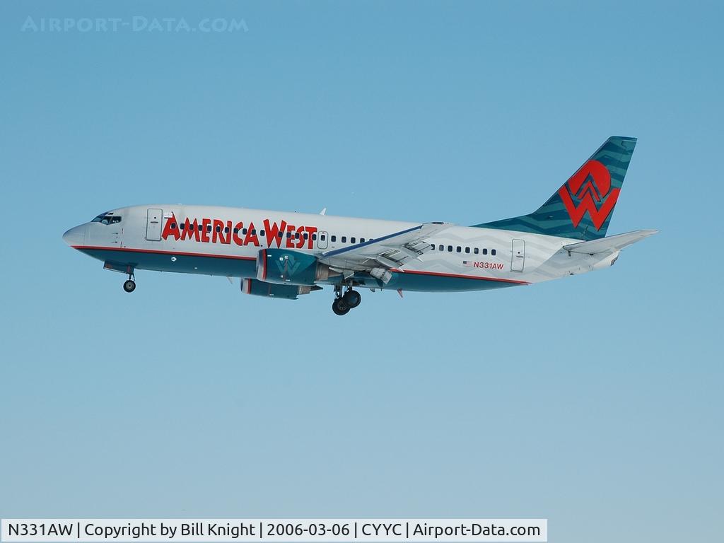 N331AW, 1987 Boeing 737-3Y0/SF C/N 23747, On final for 34