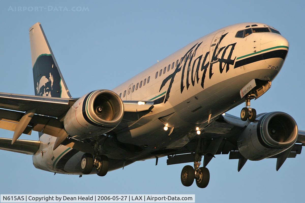 N615AS, 2000 Boeing 737-790 C/N 30344, Alaska Airlines N615AS (FLT ASA632) from Vancouver Int'l (CYVR) on final approach to RWY 24R in the last minutes of sunlight.