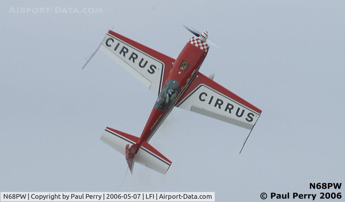 N68PW, Extra EA-300S C/N 030, Look at Patty working the control surfaces