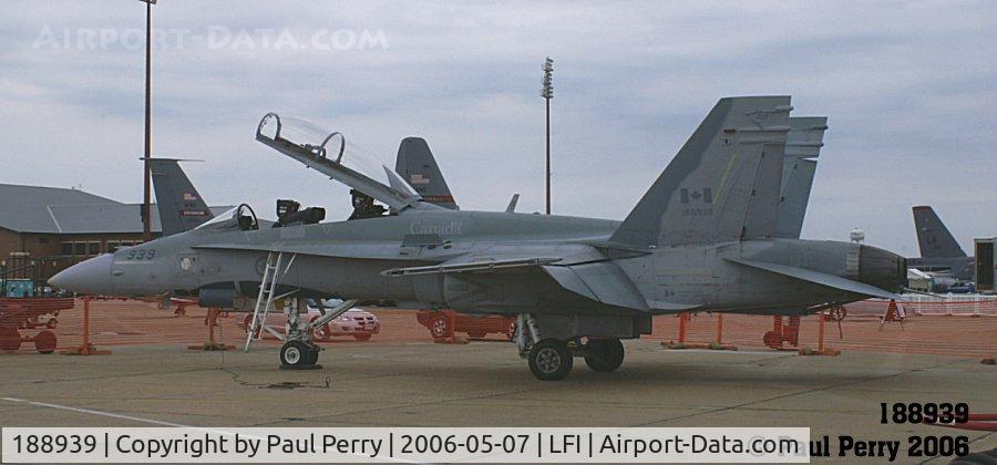 188939, 1988 McDonnell Douglas CF-188B Hornet C/N 0747/B110, This Hornet seems to have the searchlight removed