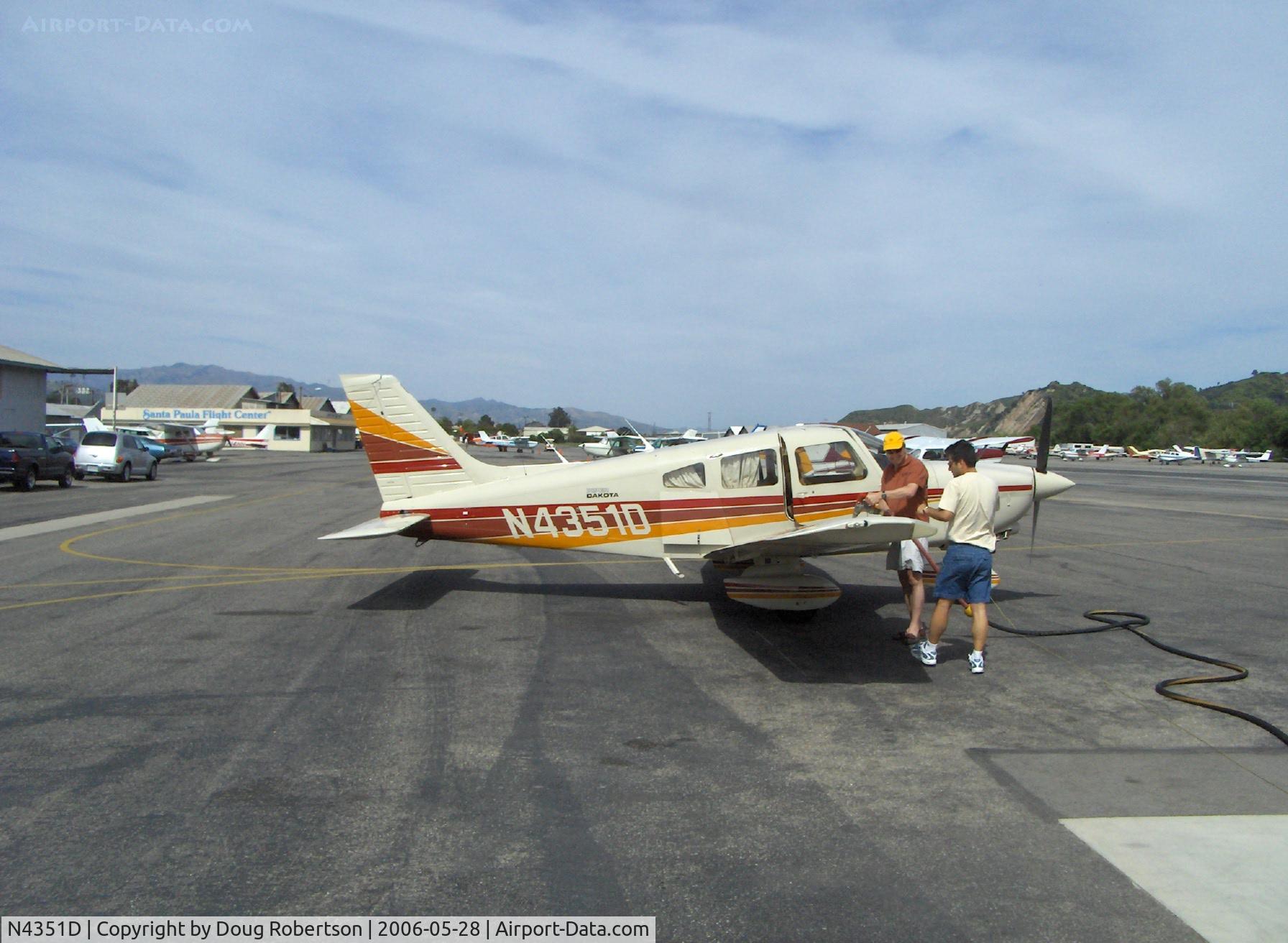 N4351D, 1984 Piper PA-28-236 Dakota C/N 28-8411016, 1984 Piper PA-28-236 DAKOTA, Lycoming O-540-J3A5D 235 Hp, refueling