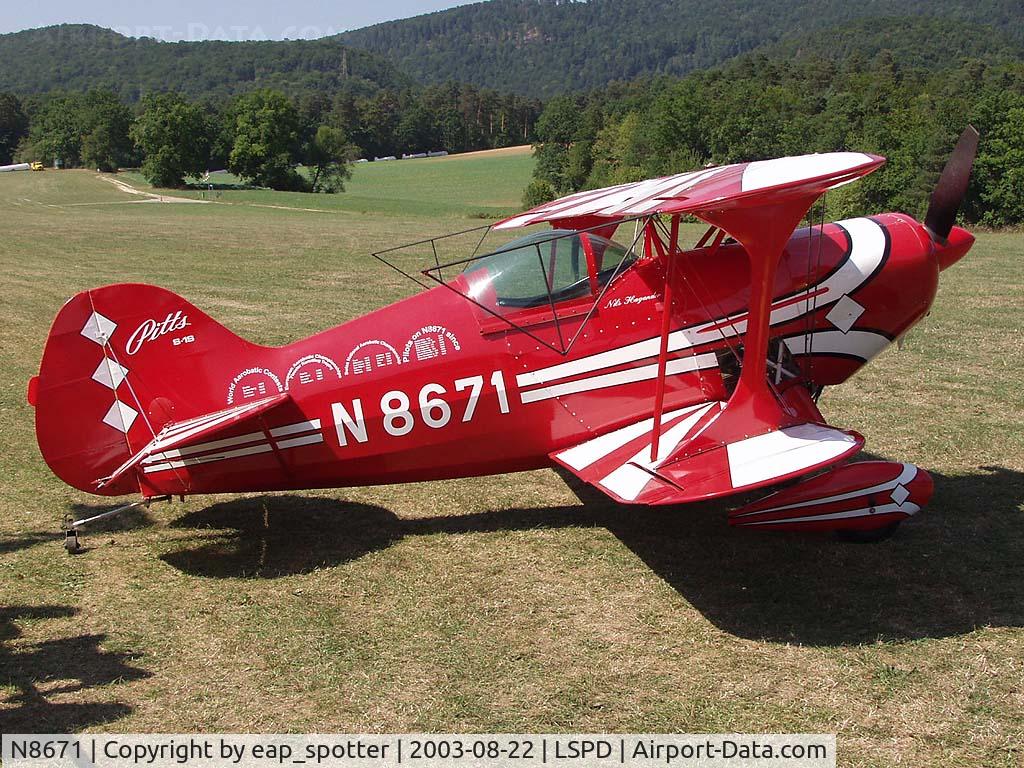 N8671, Pitts S-1S Special C/N 25P, Parked on the day bevore the airdispaly begins