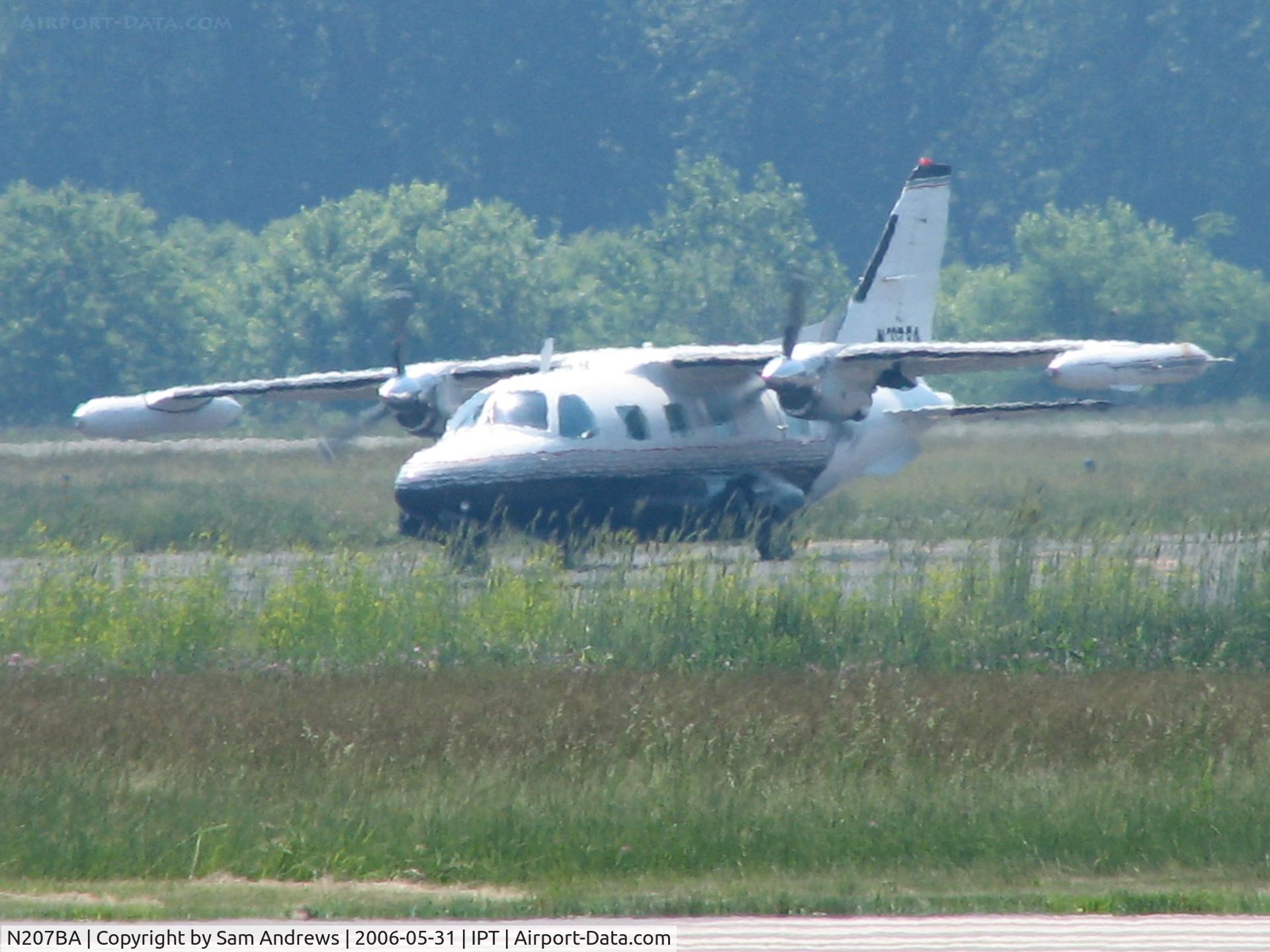 N207BA, 1974 Mitsubishi MU-2B-36 C/N 666, taxiing inthrough the heat haze
