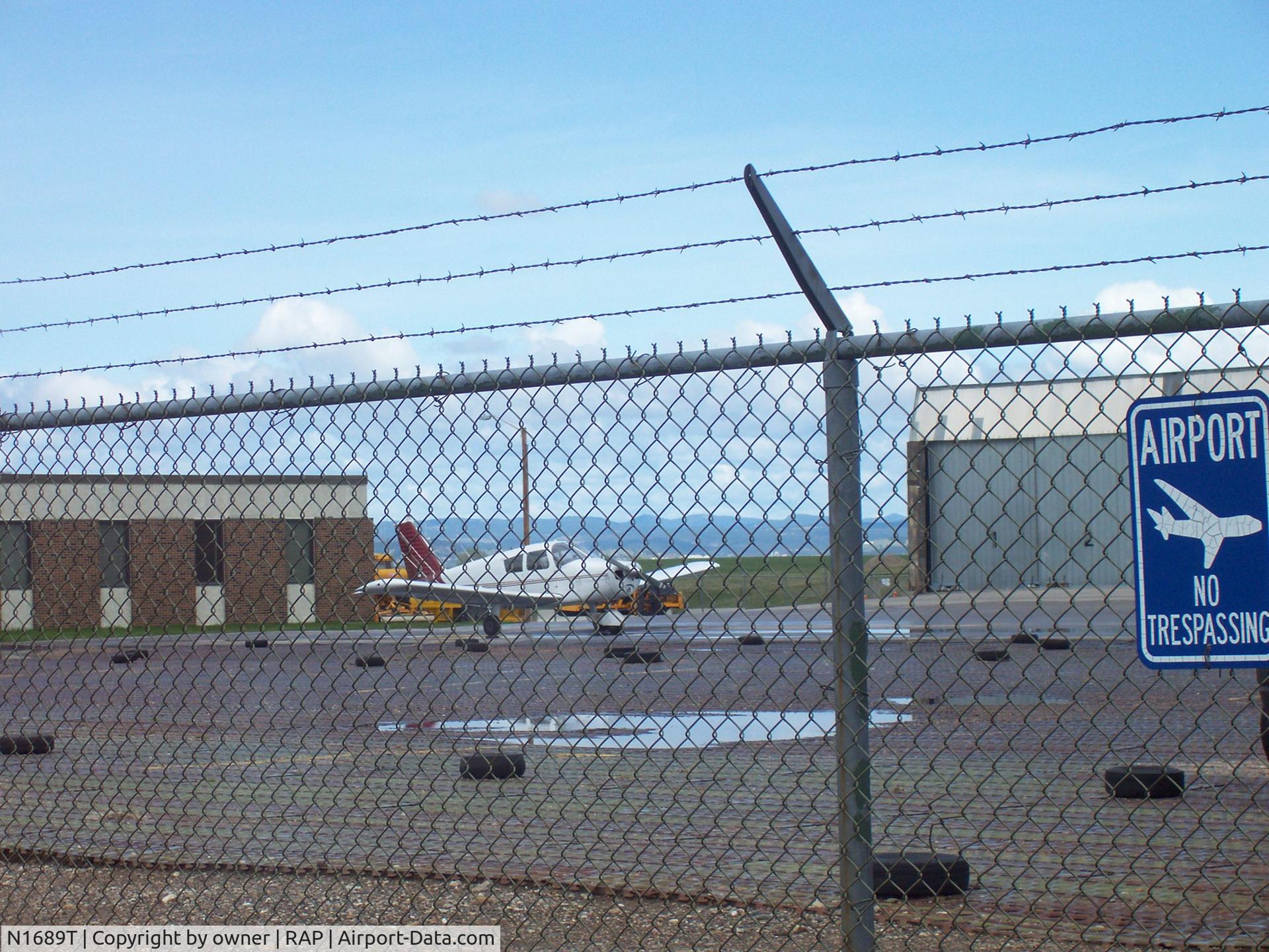 N1689T, 1970 Piper PA-28-140 C/N 28-7125006, Cherokee 1689t at Rapid City