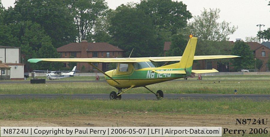N8724U, 1976 Cessna 150M C/N 15077974, Taxiing at Langley AFB, preparing to leave pending the inclement weather.