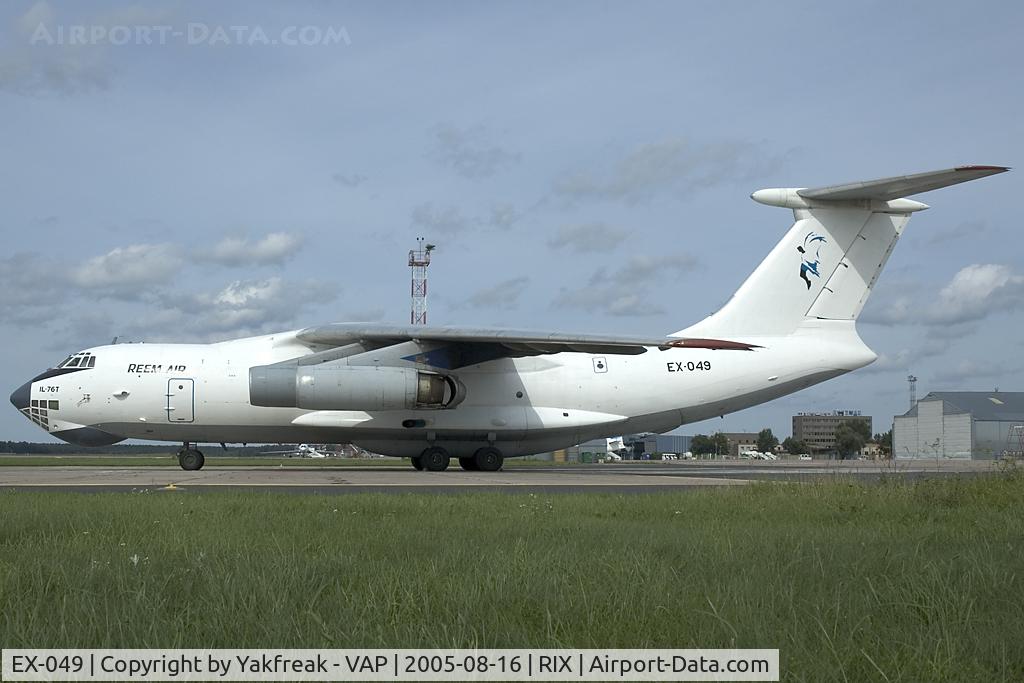 EX-049, 1980 Ilyushin Il-76T C/N 0003427796, Reem Air Iljuschin 76 waiting for new cargo