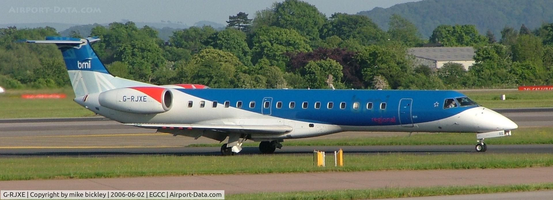 G-RJXE, 2000 Embraer EMB-145EP (ERJ-145EP) C/N 145245, taxi to gate