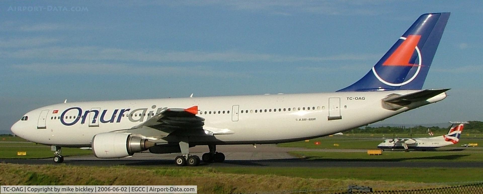 TC-OAG, 1994 Airbus A300B4-605R C/N 747, pilot thumped the nose down on landing !
