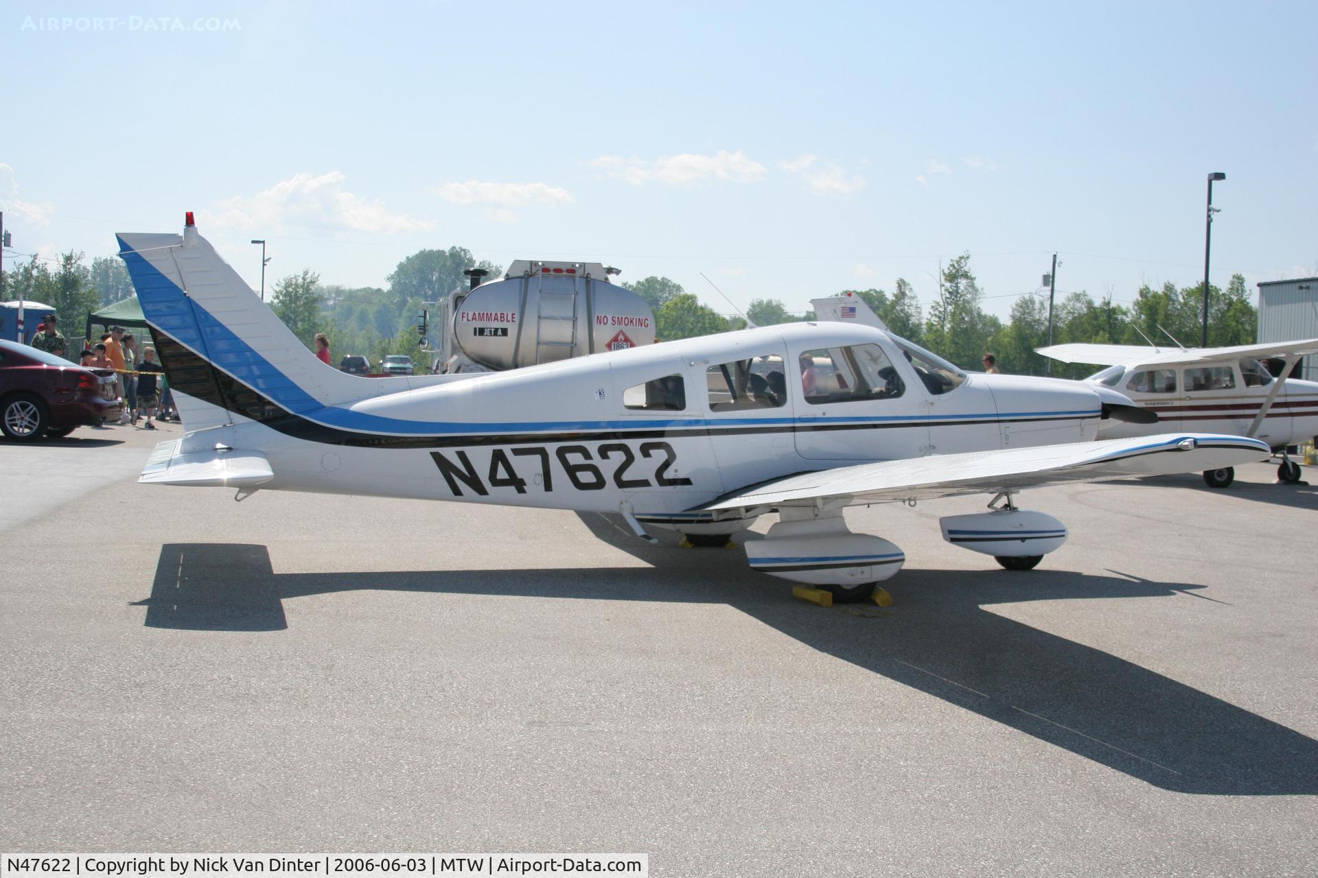 N47622, 1977 Piper PA-28-181 Archer C/N 28-7890104, Manitowoc Air Show