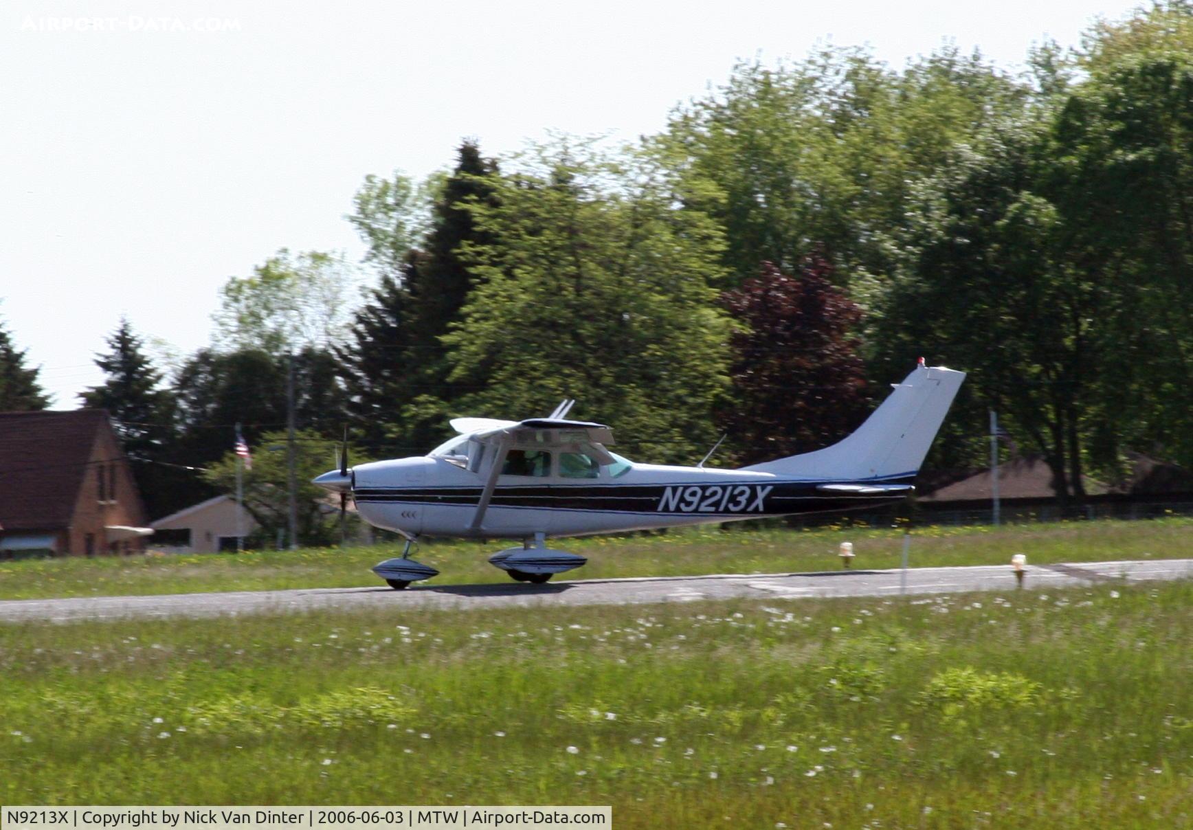 N9213X, 1961 Cessna 182E Skylane C/N 18253613, Manitowoc Air Show