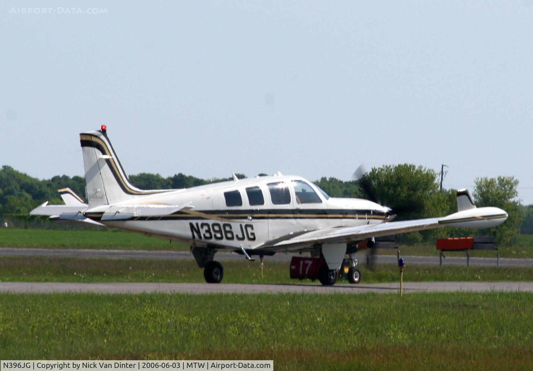 N396JG, 2001 Raytheon Aircraft Company A36 Bonanza C/N E-3396, Manitowoc Air Show